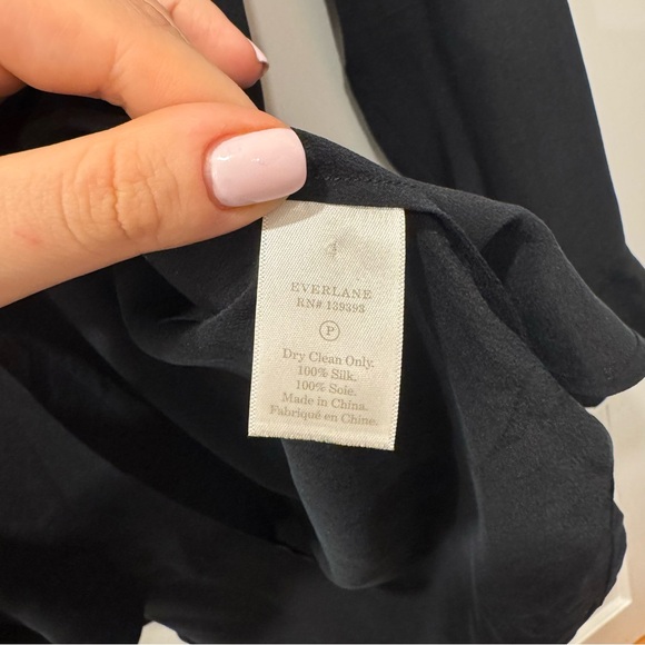 Everlane Black 100% Utility Clean Silk Long Sleeve Button Down Shirt Size 6 - Picture 6 of 9